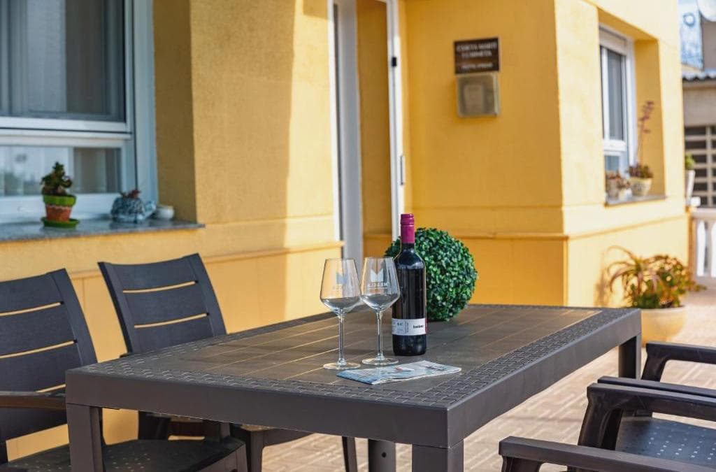 Porche sombreado de la caseta